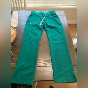 FIGS Hunter Green Yola Scrub Pants size Small, great condition, only worn twice